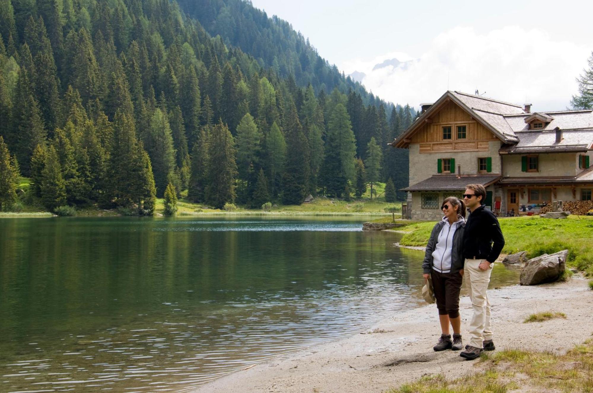 Rifugio Lago Nambino Мадона ди Кампильо Екстериор снимка